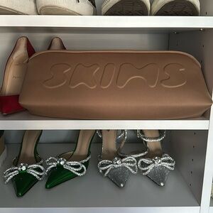 Skim’s neoprene pouch